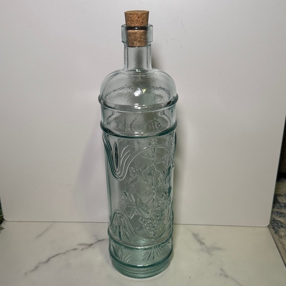 San Miguel Clear Glass Bottle with Cork- Made in spain- Vidrios Recyclados - Picture 2 of 4